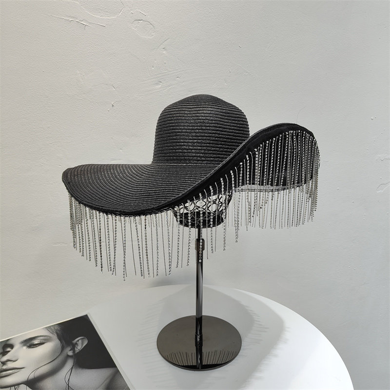 Women Fashion Photoshoot - قبعة شمسية نسائية فاخرة بحافة واسعة