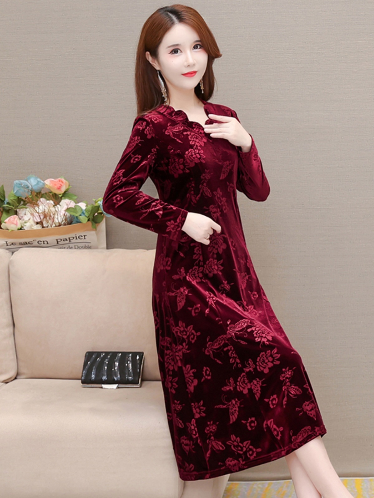 فستان مخملي أنيق برقبة على شكل - مراجعة Women Fashion Over The Years وسعره