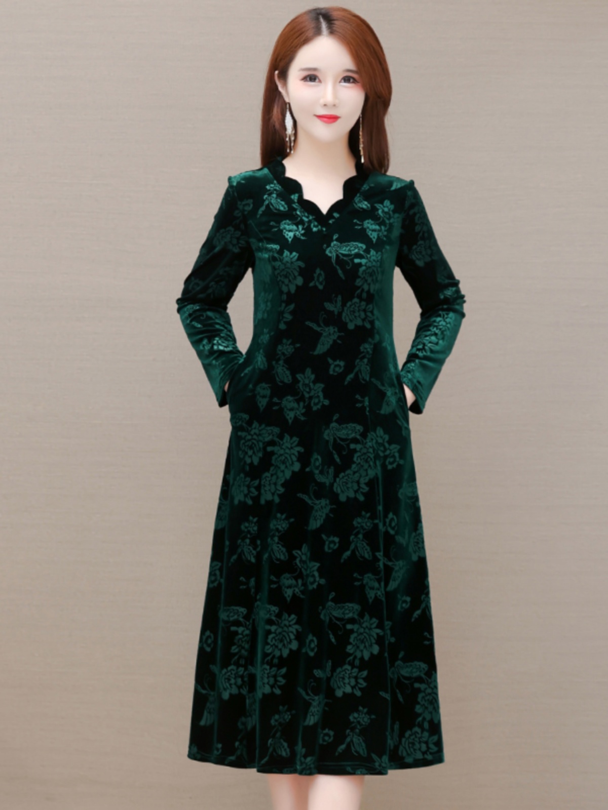 فستان مخملي أنيق برقبة على شكل - مراجعة Women Fashion Over The Years وسعره