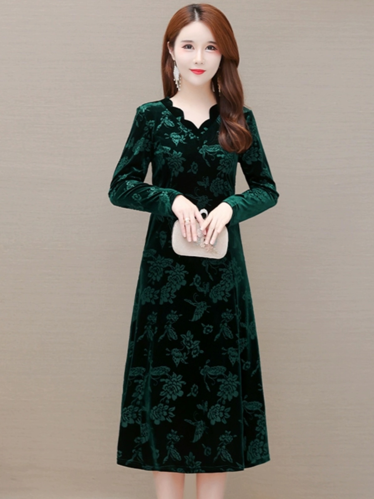 فستان مخملي أنيق برقبة على شكل - مراجعة Women Fashion Over The Years وسعره